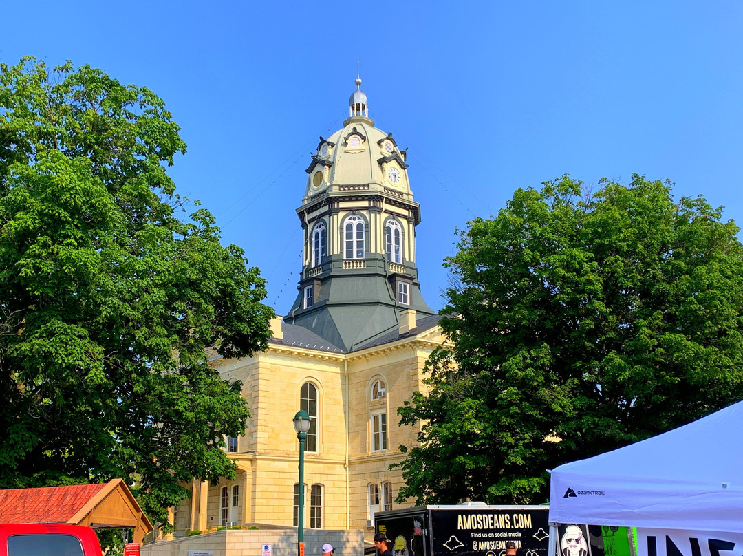 Courthouse Square-Winterset必去景点