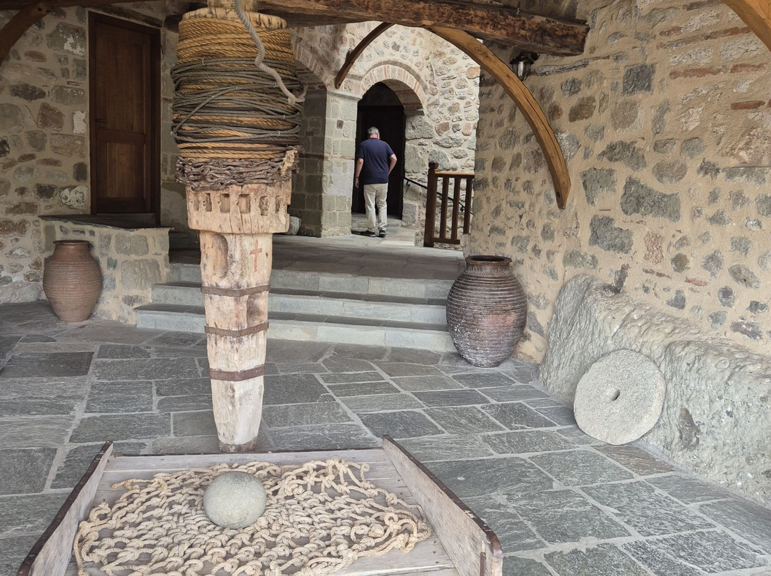 Holy Trinity Monastery (Agia Triada)-卡兰巴卡必去景点