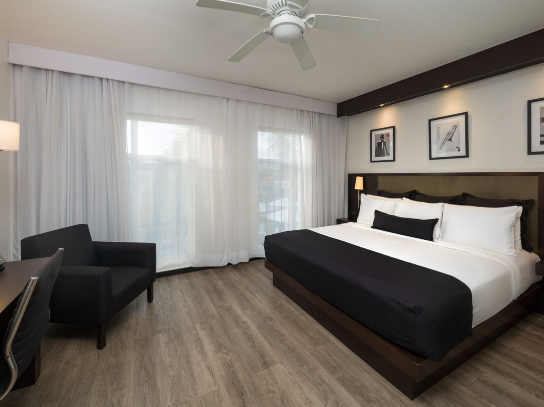 西班牙庭院酒店主图