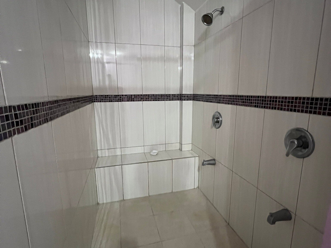 Piarco Village Suites主图