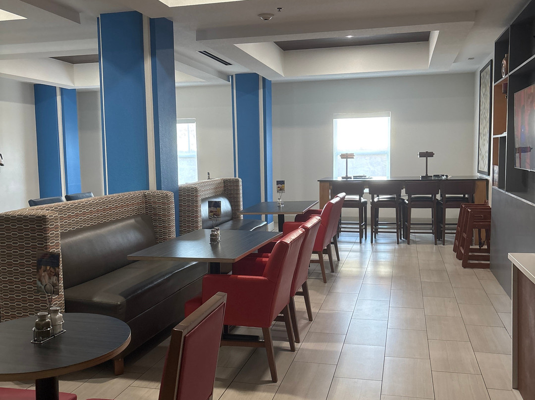 Holiday Inn Express Mccomb By IHG主图