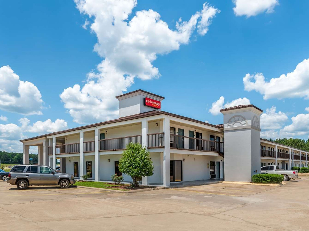 Econo Lodge Inn & Suites