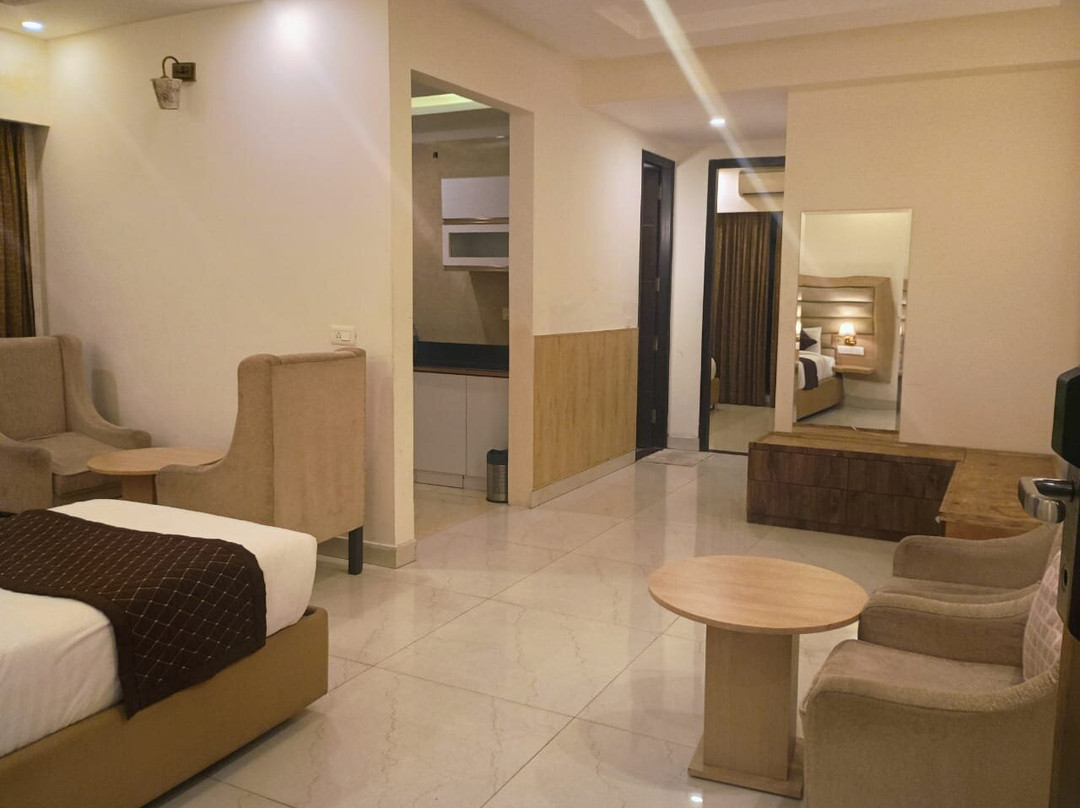 Hotel White Rock By The Solitaire Hospitality主图