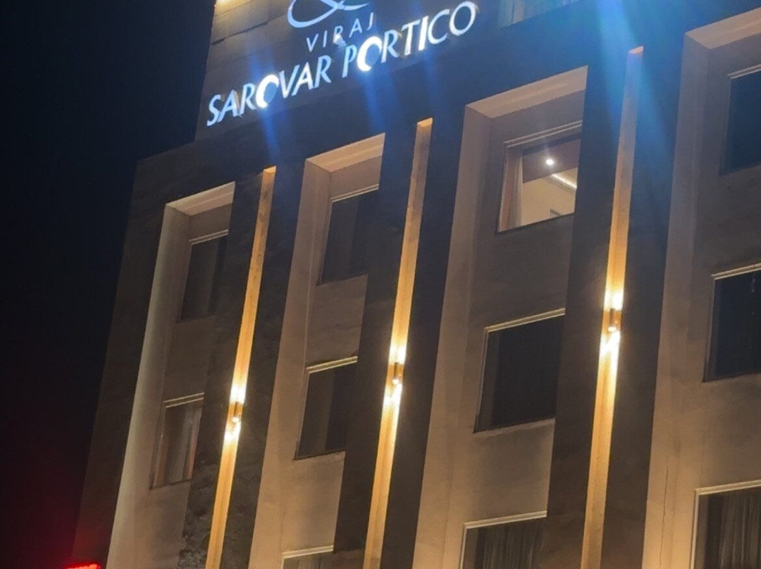 Viraj Sarovar Portico主图