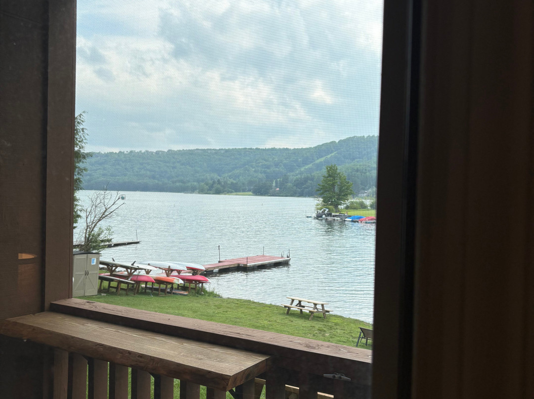 LakeFront Lodge主图