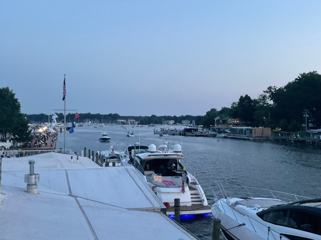 Ship-N-Shore Hotel主图