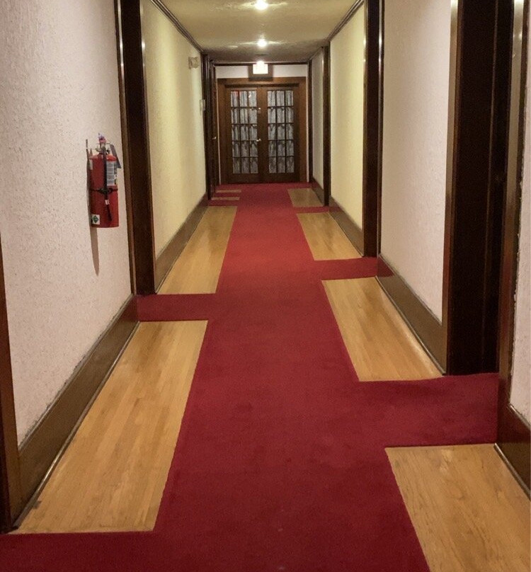 Decker Hotel And Bar主图