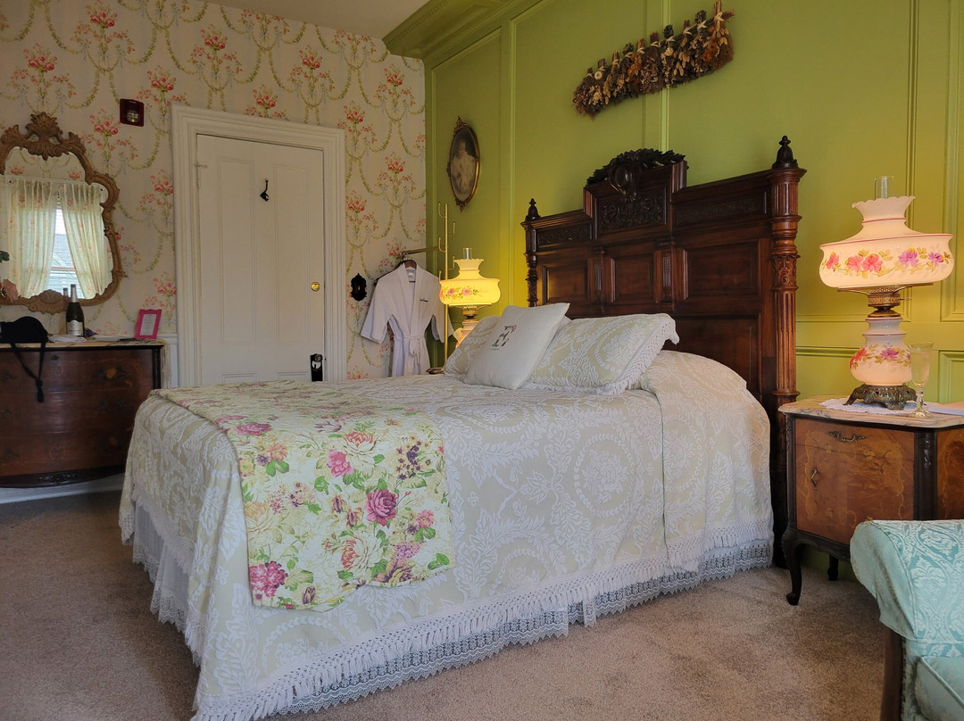 Everitt House