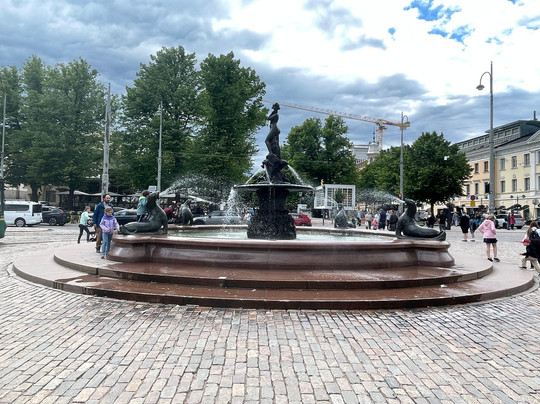 波罗的海的女儿雕像-赫尔辛基必去景点