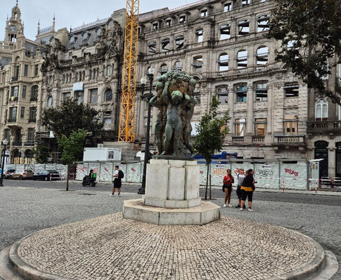 Abundância Os Meninos Sculpture-波尔图必去景点