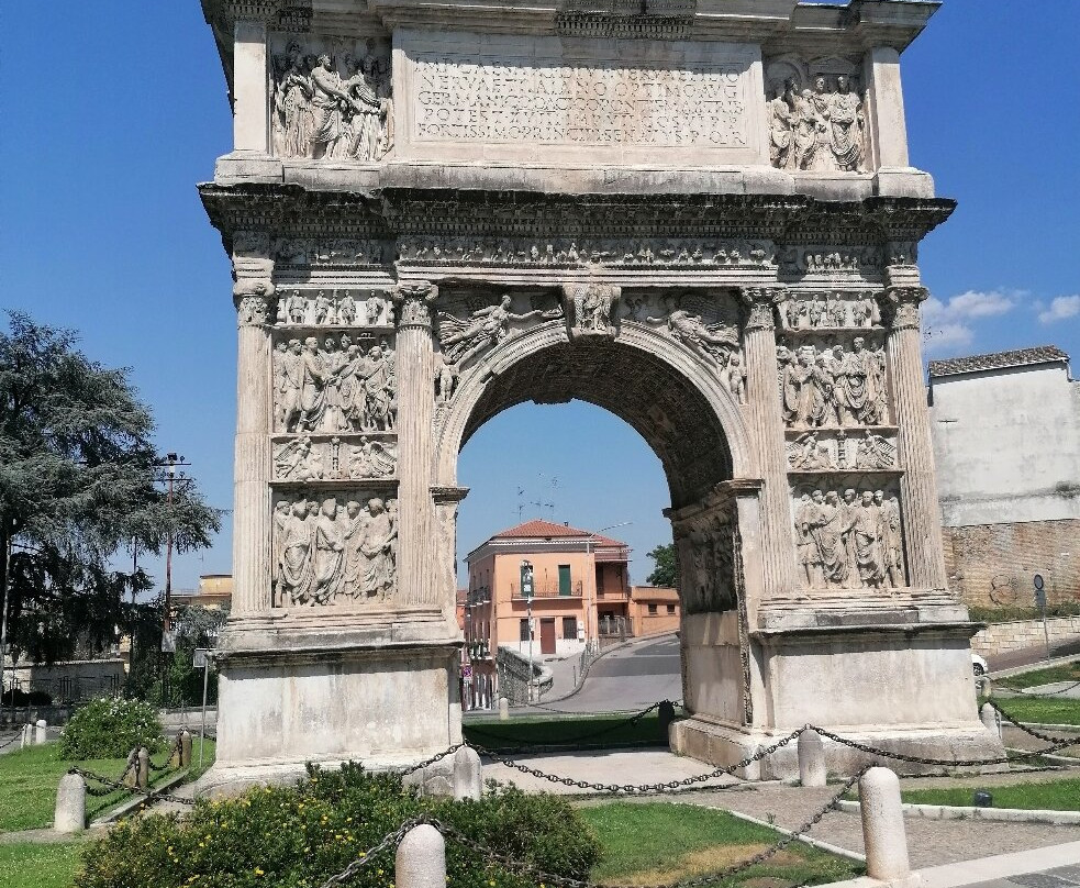Arco di Traiano-贝内文托省必去景点