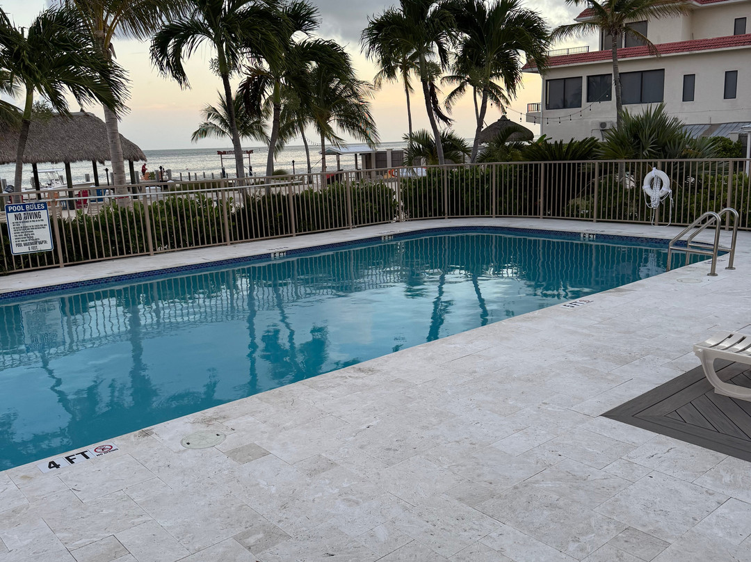 Ragged Edge Resort & Marina主图