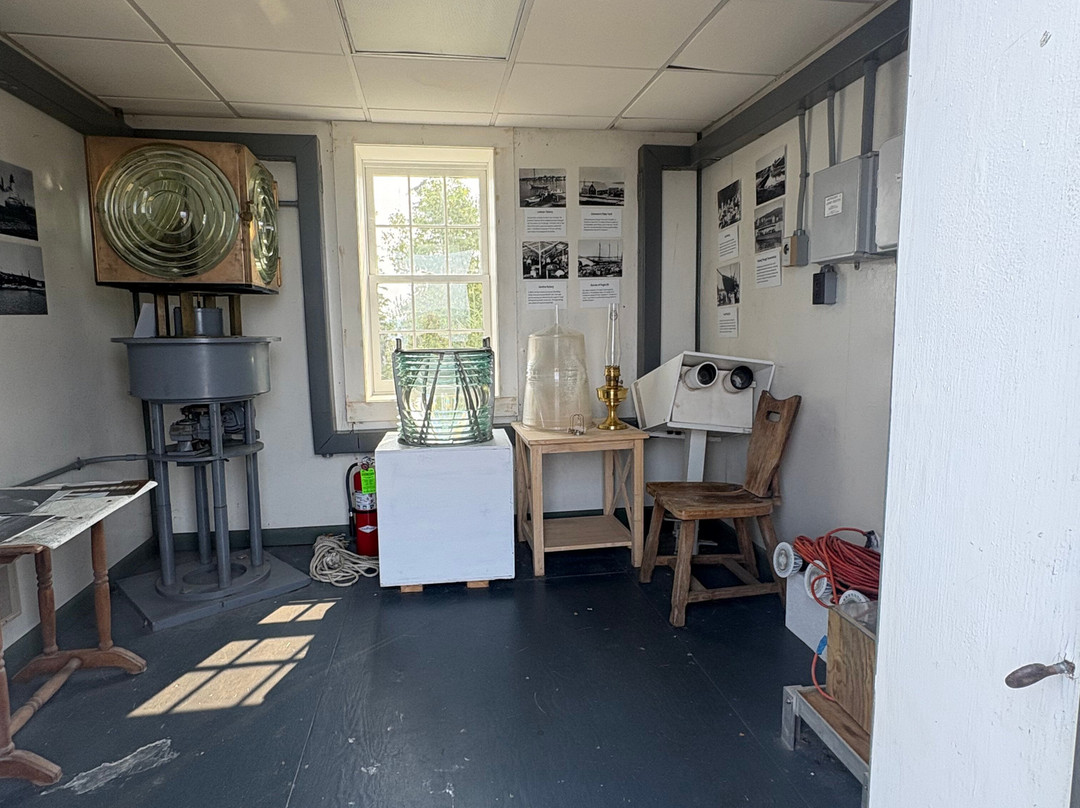 Burnt Island Lighthouse-布斯贝港必去景点