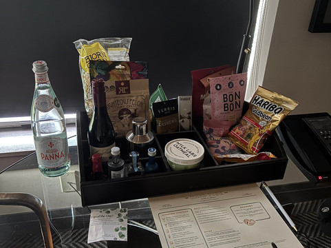 金普顿河畔酒店主图