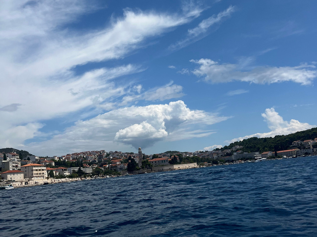 Providenca Charter and Travel-特罗吉尔必去景点