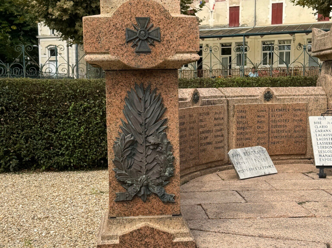 Monument aux Morts-Peyrehorade必去景点