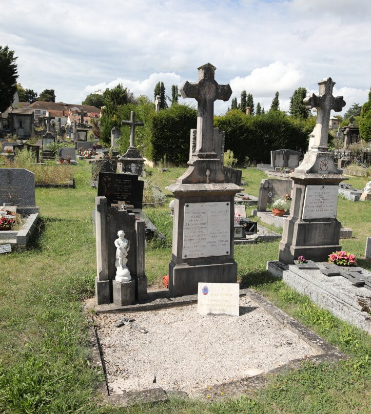 Cimetière De L'est-索恩河畔沙隆必去景点