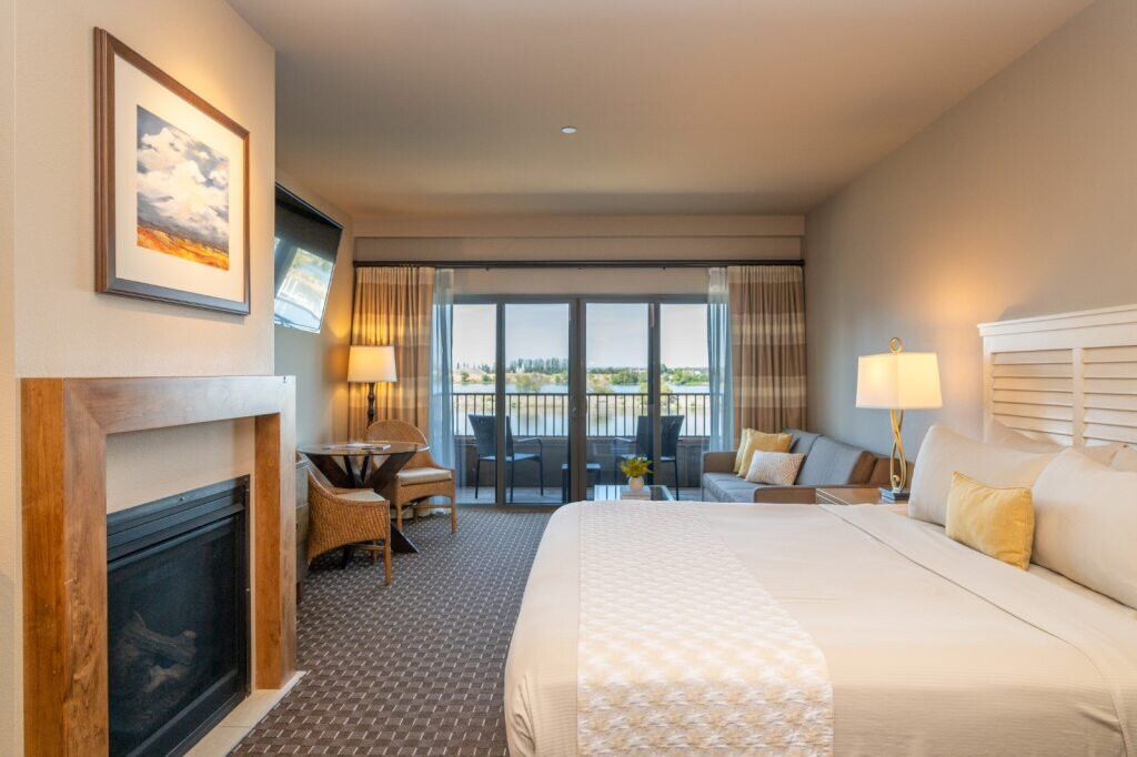 The Lodge at Columbia Point主图