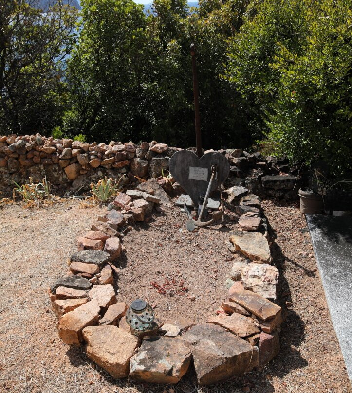 Cimiteriu di Ghjirulatu-Girolata必去景点