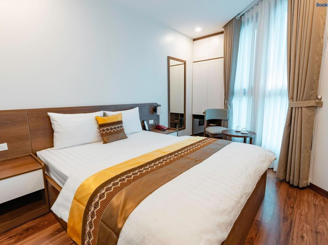 Golden Crown Hotel Long Bien