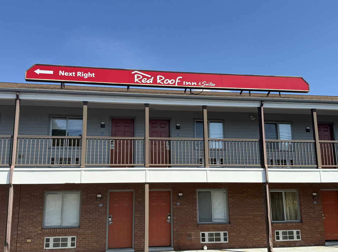 Red Roof Inn & Suites Swansea