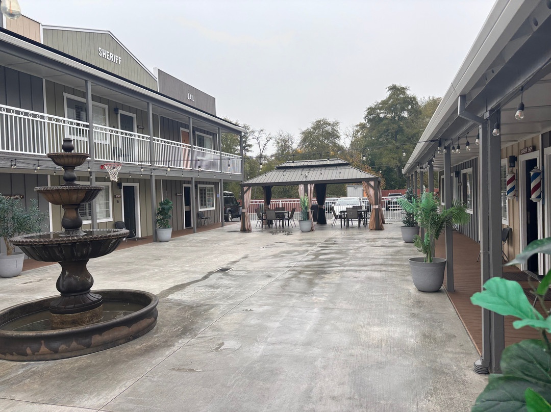 The Old West Inn主图