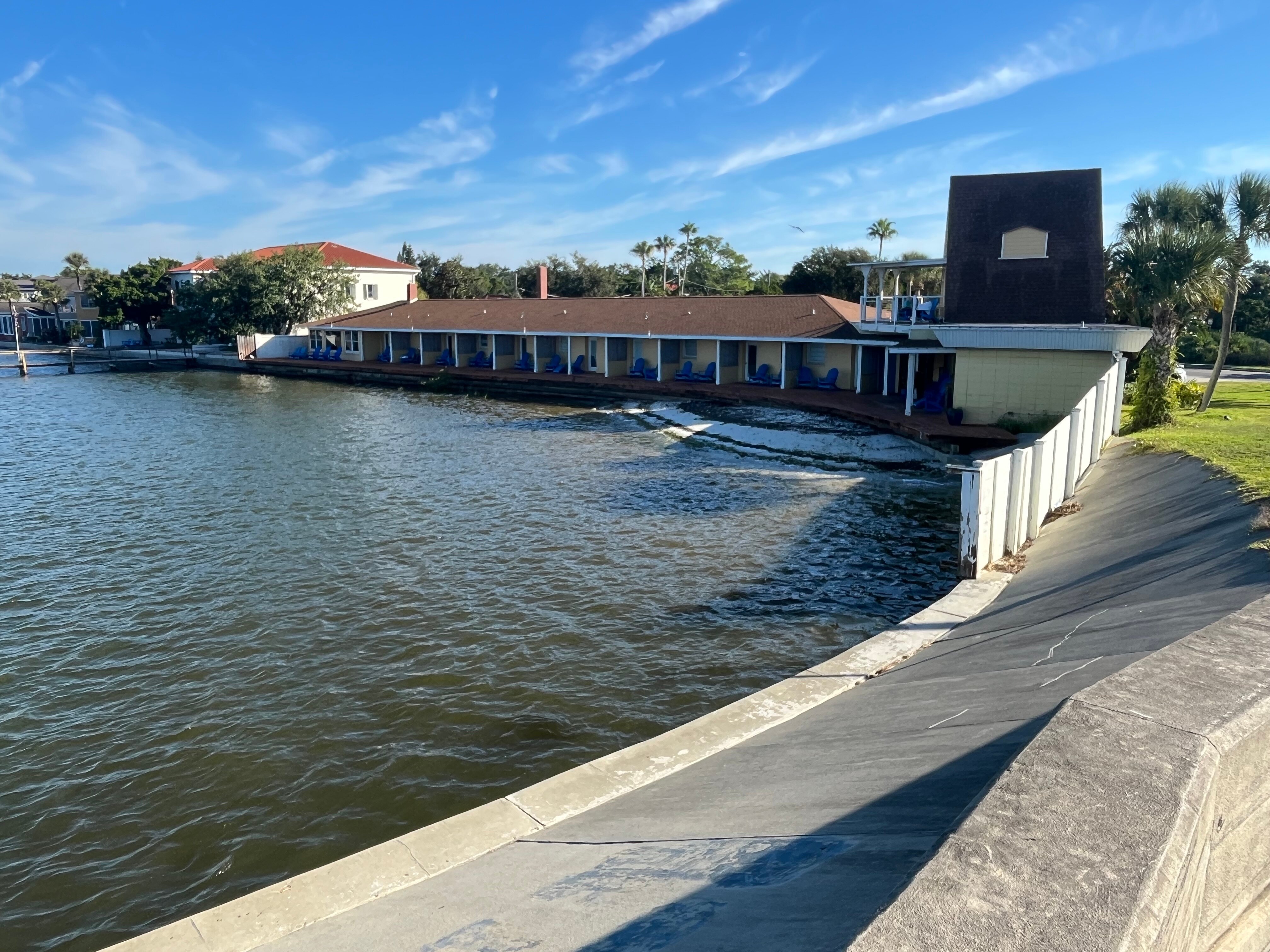 Edgewater Inn-官方