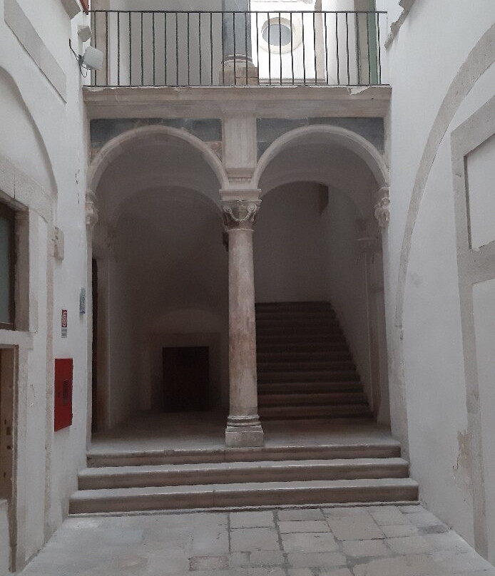 Palazzo Tupputi-比谢列必去景点