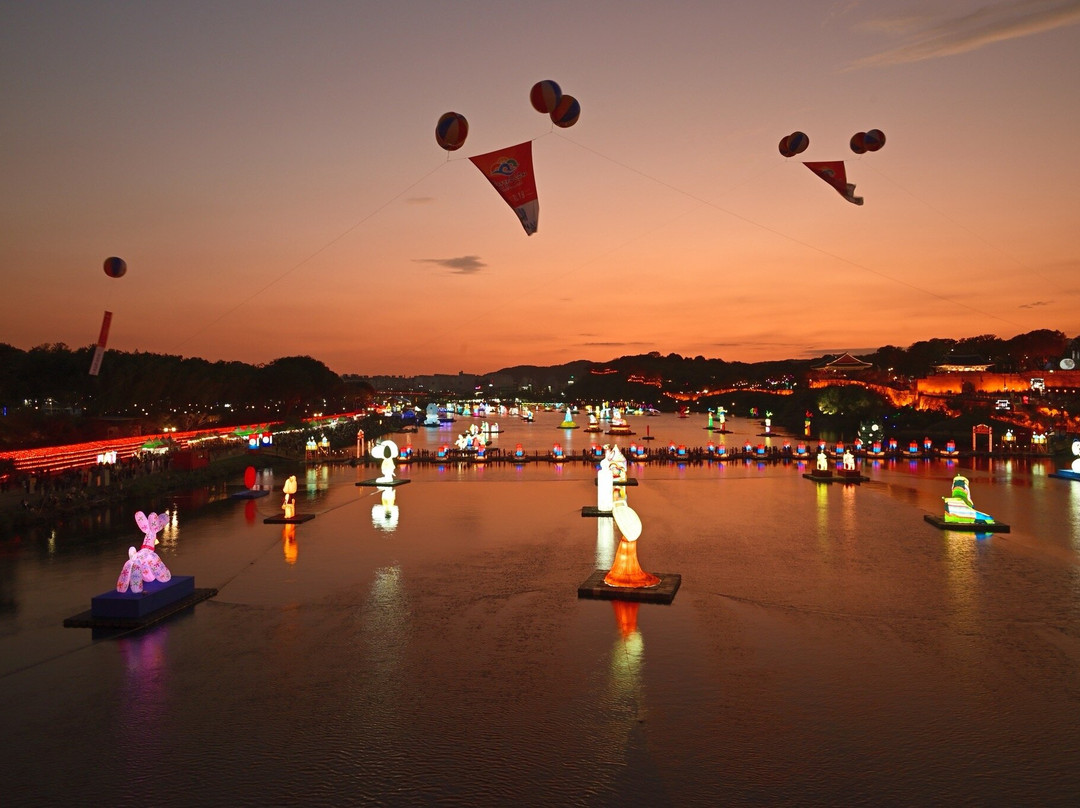 Jinju Namgang Yudeung Festival-晋州市必去景点