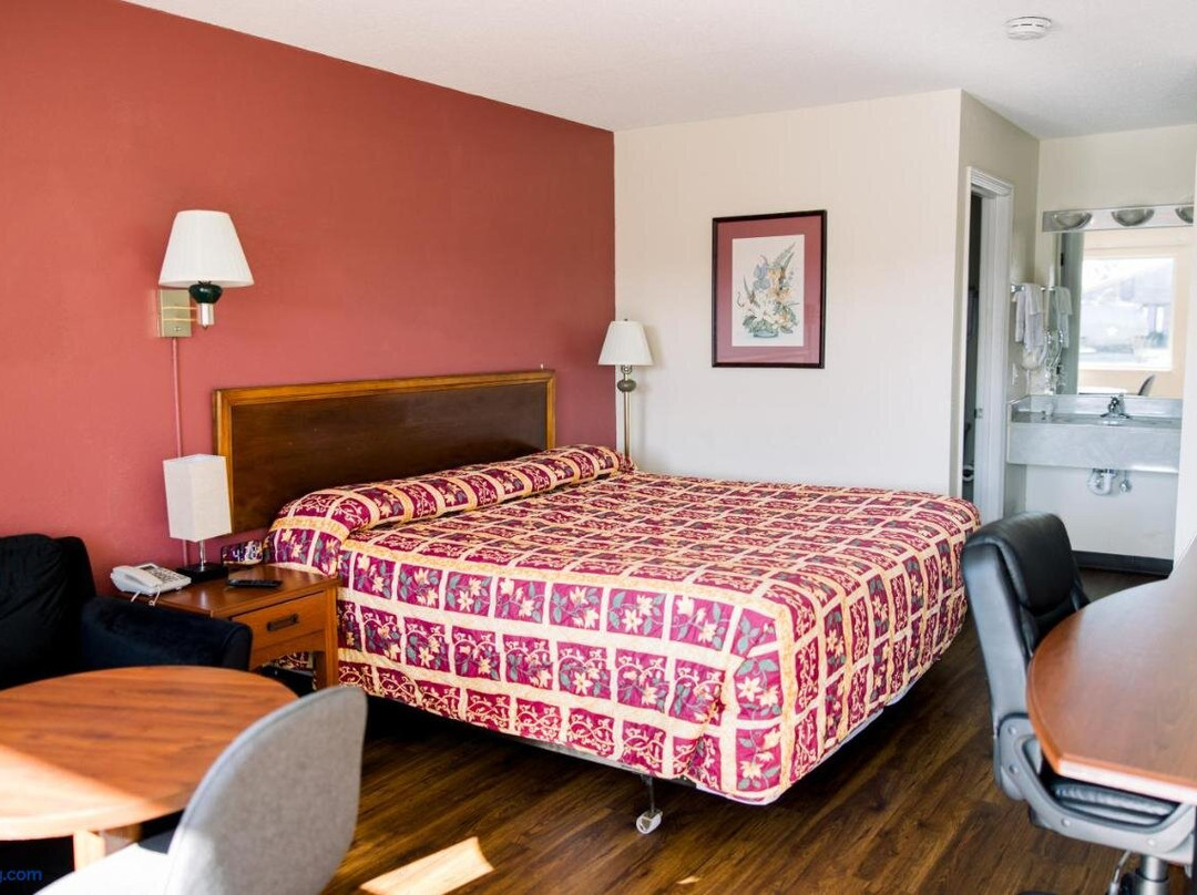 Exclusive Quarters主图