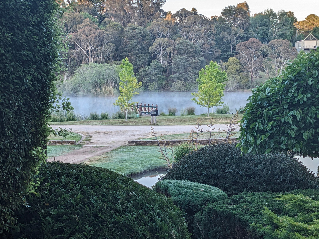 戴尔斯福德湖畔别墅酒店主图