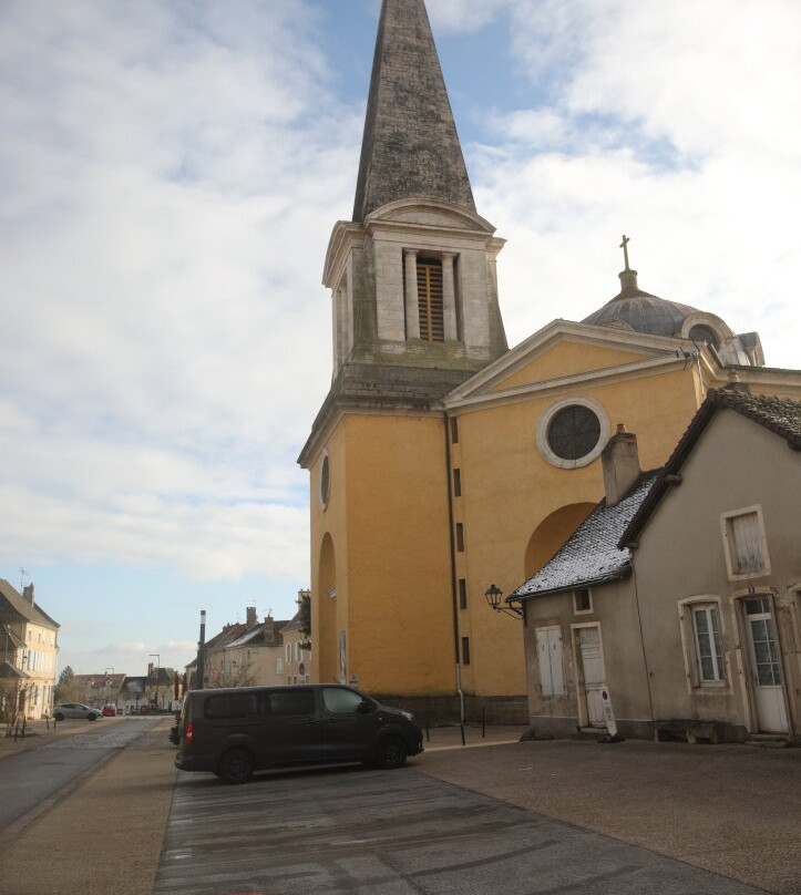 Place de l'église-Givry必去景点