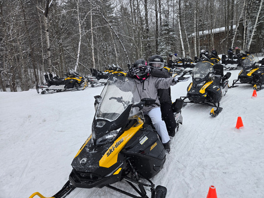 Northern Extremes Snowmobiling-巴特利特必去景点