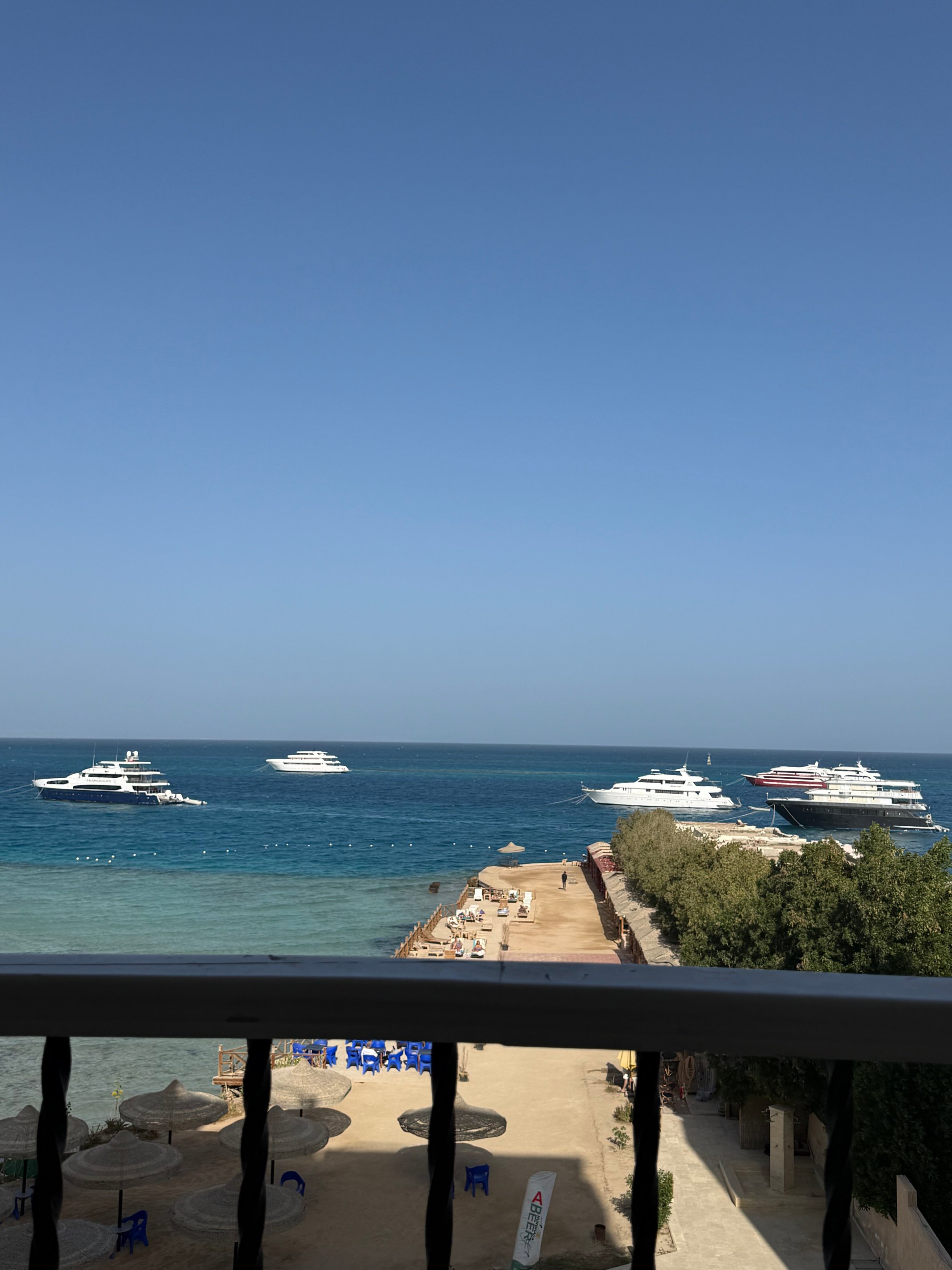 Moonbeach Resort-官方