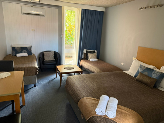 Parkwood Motel & Apartments