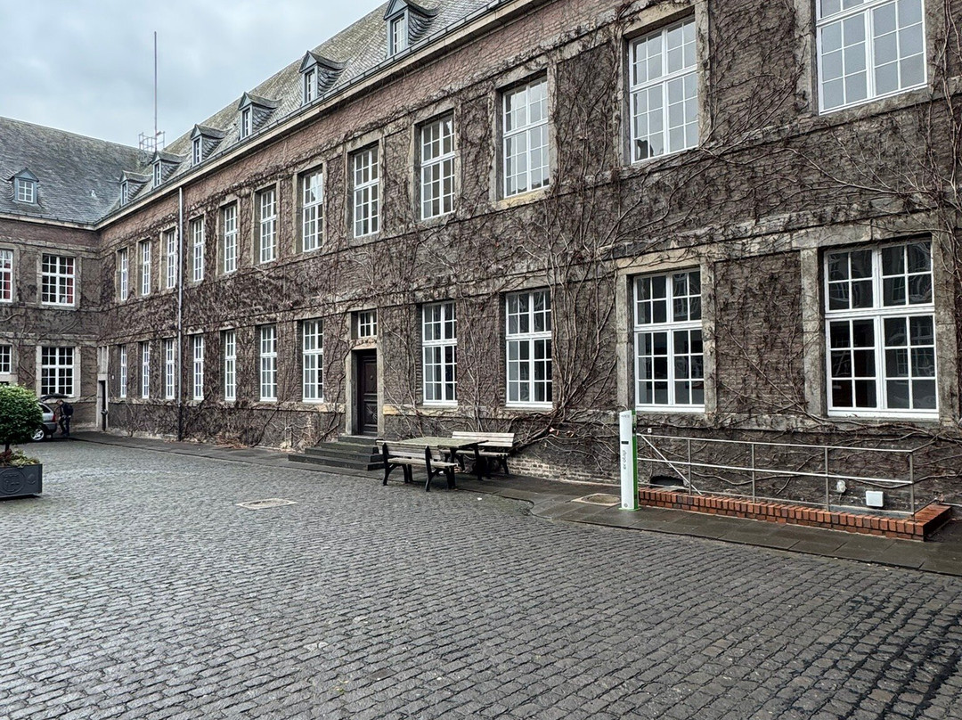 Rathaus Abtei Mönchengladbach-门兴格拉德巴赫必去景点