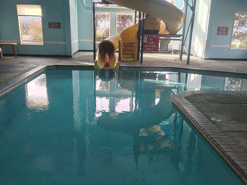 梅德福市中心速8酒店主图