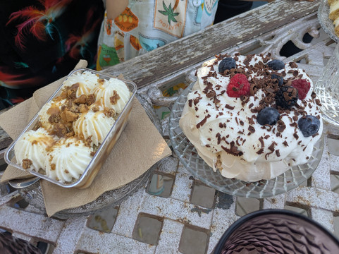 Dolce Far Niente / Bake Someone Happy