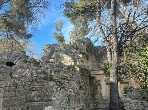 喷泉花园-尼姆必去景点