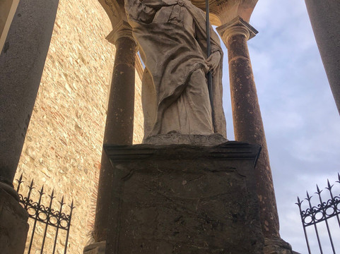 Statua di Sant'Ubaldo-古比奥必去景点