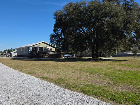 Holmes Creek Canoe Livery-Vernon必去景点