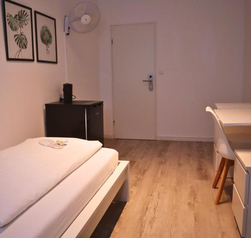 D10 I shared bathrooms&kitchen