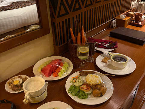 猴面包树野外度假村主图