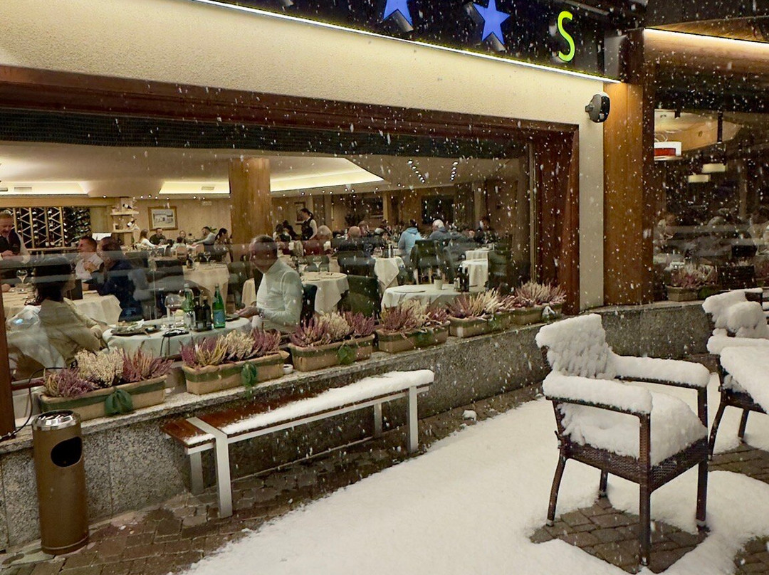 蒙大拿白塔酒店主图