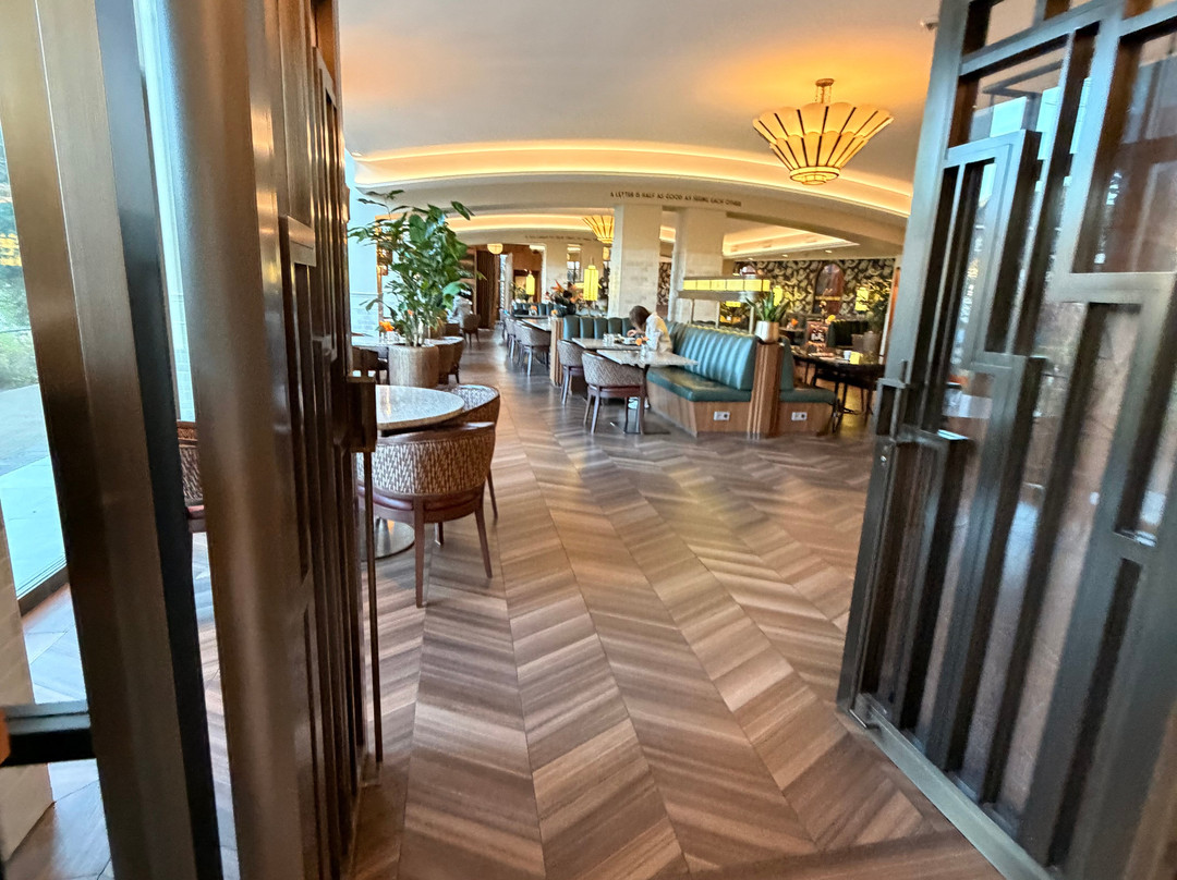 瓦利斯大酒店主图