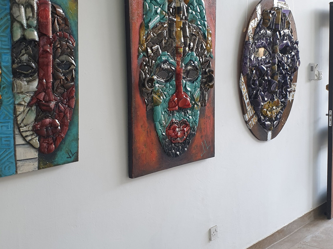 Almasi Art Agency-迪亚尼必去景点