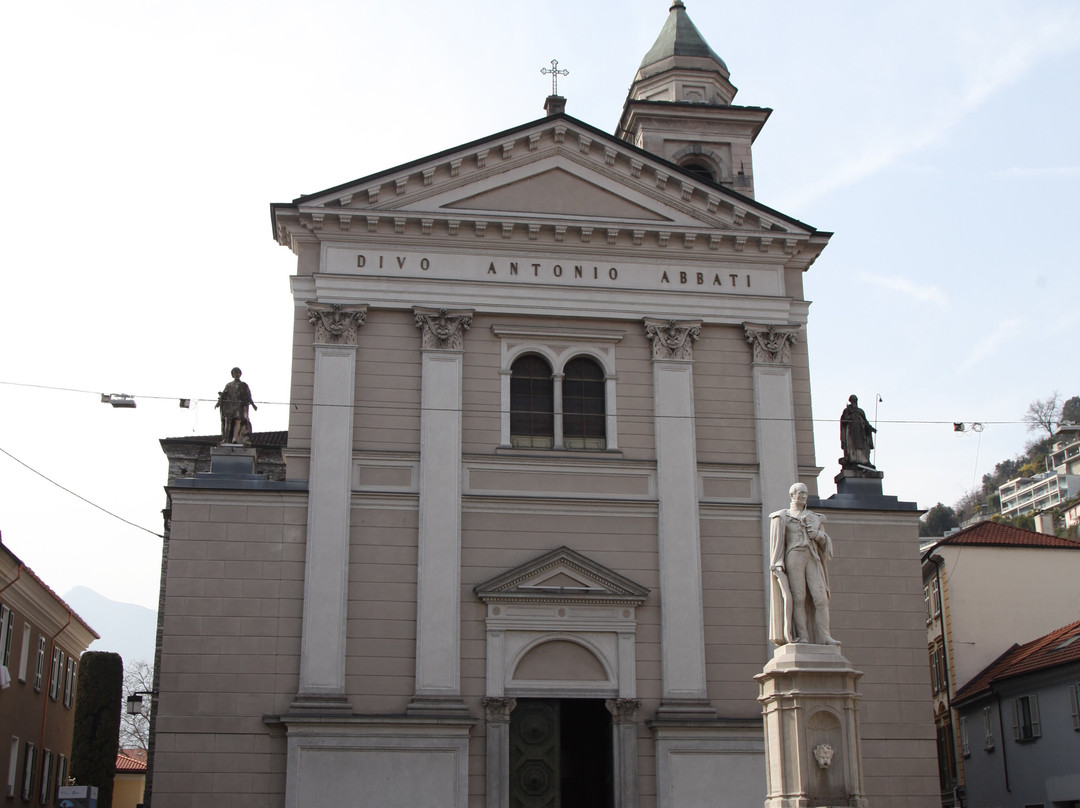 Piazza e Chiesa S. Antonio-洛迦诺必去景点
