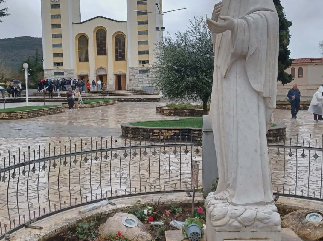 Statue Of the Queen of Peace-莫主格耶必去景点