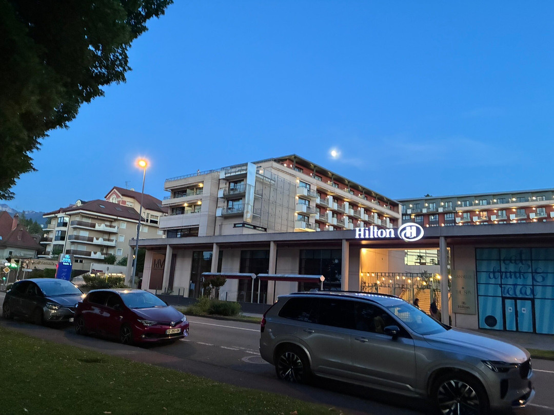 埃维昂莱班希尔顿酒店主图