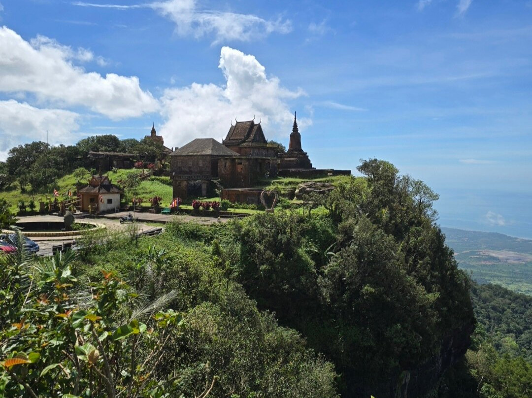Wat Sampov Pram-贡布必去景点